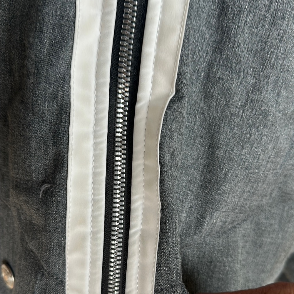 Obermeyer Gray and White Jacket - Picture 4 of 11